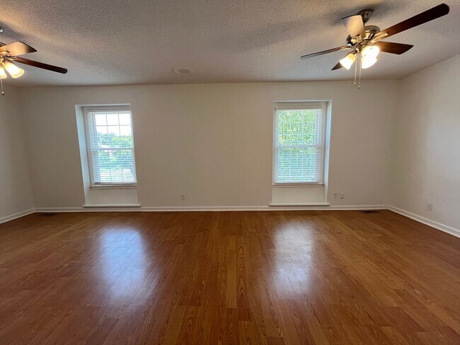 Building Photo - 3089 Woody Ln