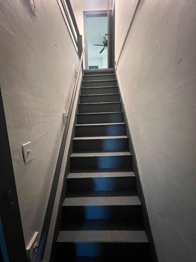 Building Photo - 329/331 N Lincoln