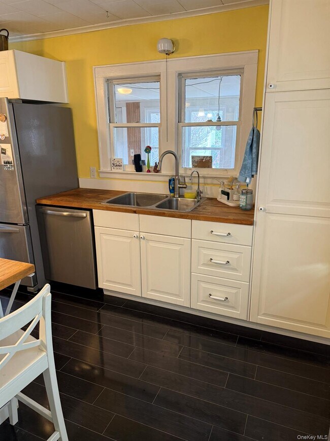 Building Photo - 22 W Church St