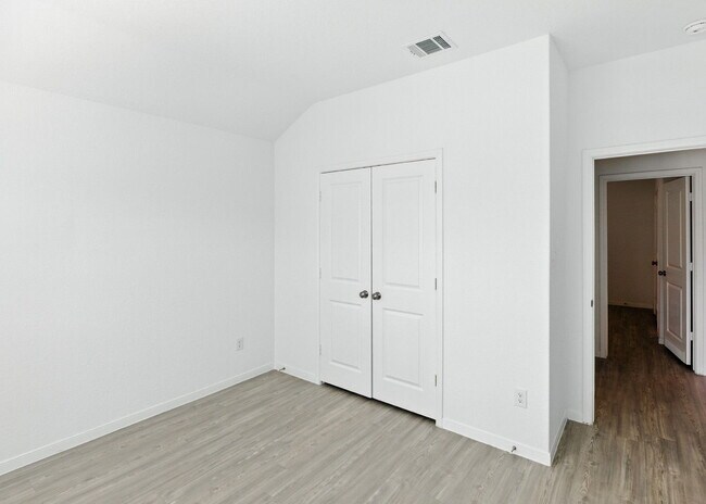 Building Photo - Beautiful 4 Bed, 3 Bath Home - Spacious & ...