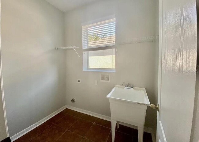 Building Photo - 944 Lost Grove Cir