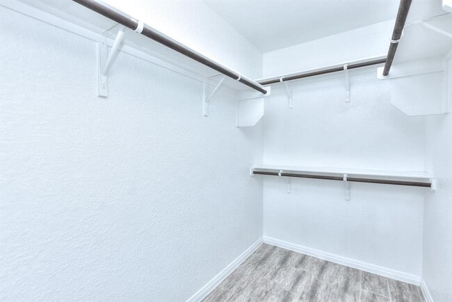 Building Photo - 220 Comal Ln