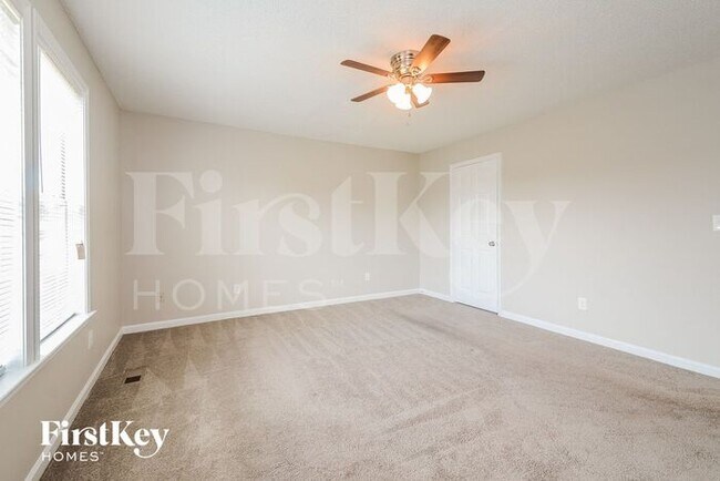 Building Photo - 1204 Grand Cir