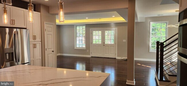 Building Photo - 402 McKenzie Dr