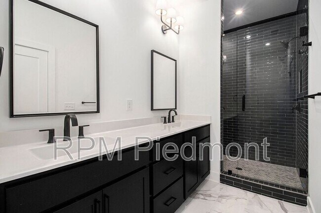 Building Photo - 205 Firefly Cir