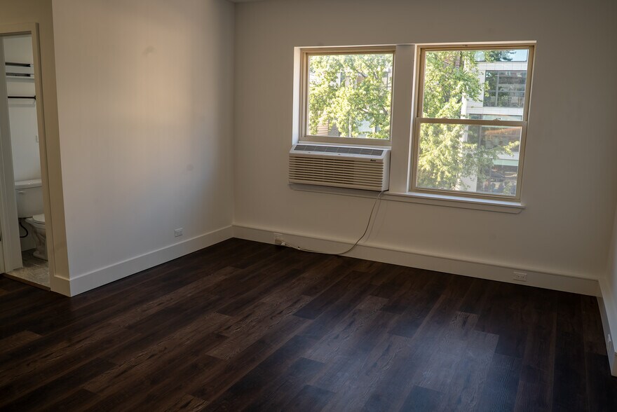 Building Photo - 1555 W Hollywood Ave