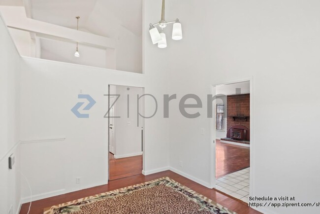 Building Photo - 740 Hollyhock Dr