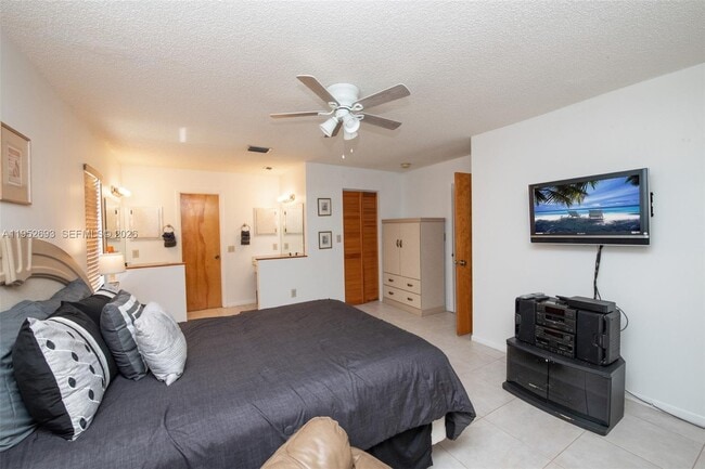 Building Photo - 11909 SW 48th Ct