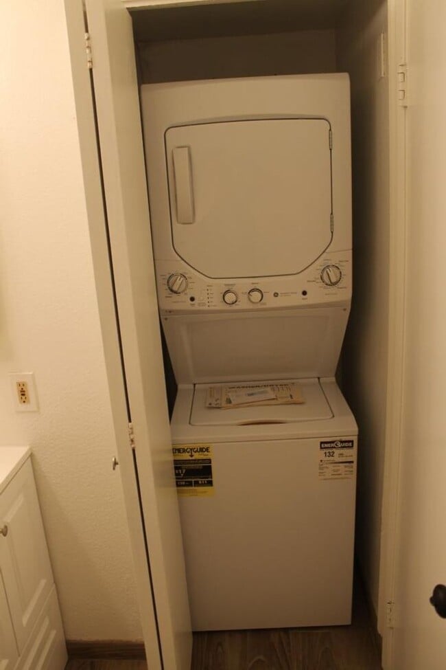 Building Photo - 1Bed/1Bath Downstairs Condo in the Shadowridge Aspens Community!~ Shadowridge