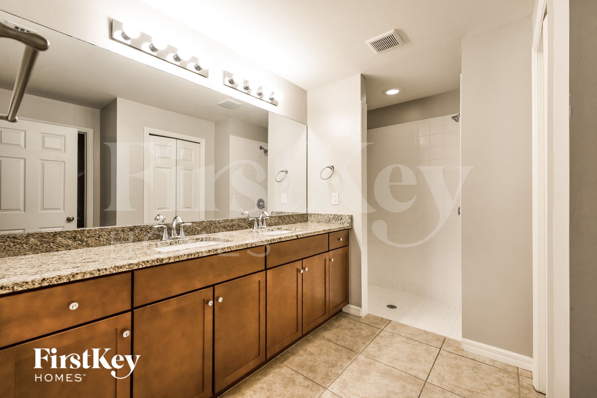 Building Photo - 2912 NW 18th Pl