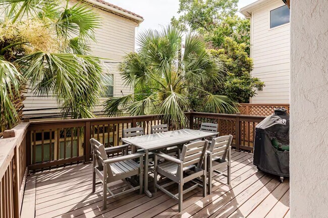 Building Photo - 6515 Minola St