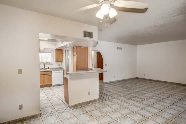 Building Photo - 5374 N Flint Ave