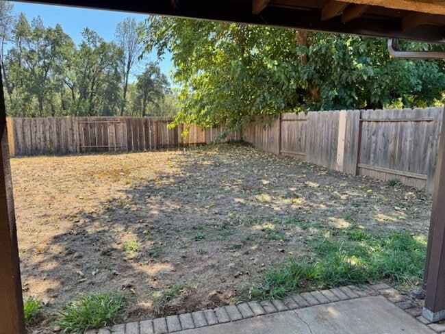 Building Photo - Arroyo Manor 3 Bedroom- with bonus room and 2 car garage!