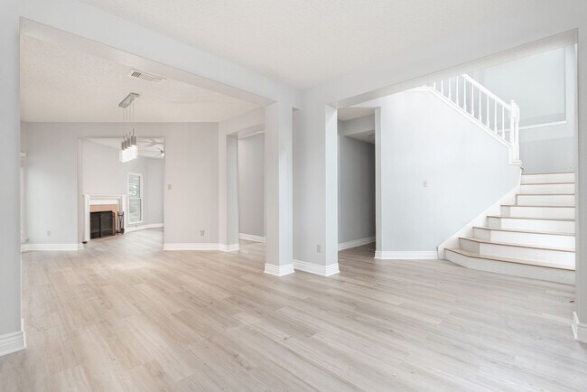 Building Photo - Beautiful corner lot move in ready!