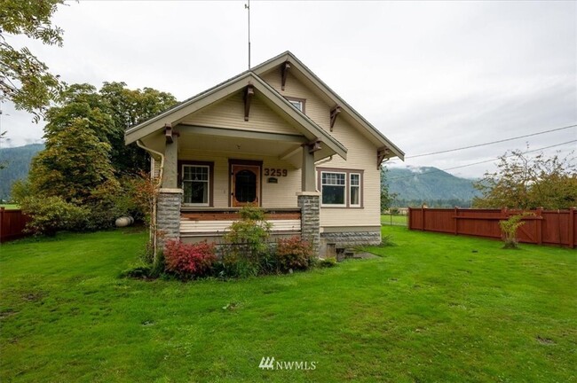 Building Photo - 3 Bedroom 1800 sq ft Cute Farm House with ...