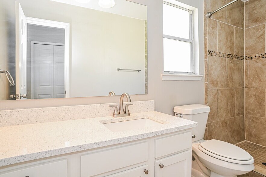 Building Photo - 8790 Townsquare Dr S