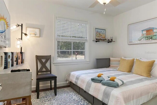 Building Photo - 4014 W Palmira Ave