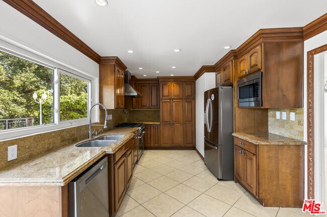 Building Photo - 10211 Clematis Ct