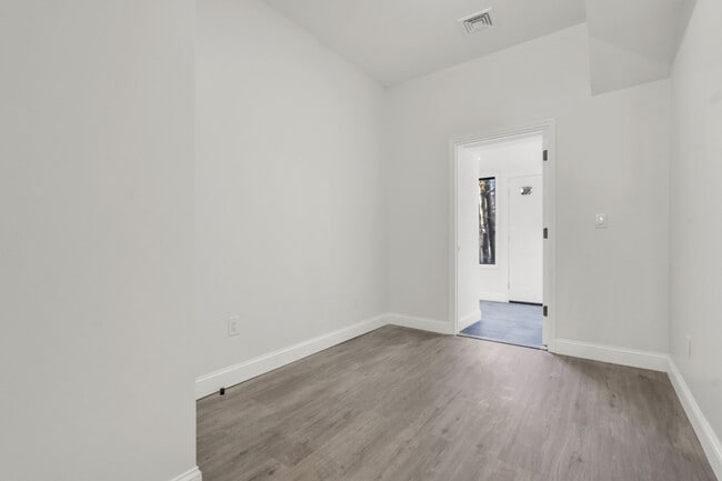 Building Photo - 1308 Rogers Ave