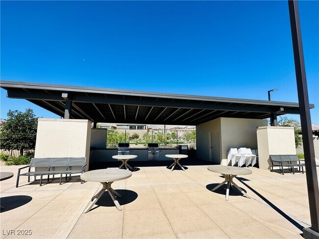 Building Photo - 981 Woodburn Ln