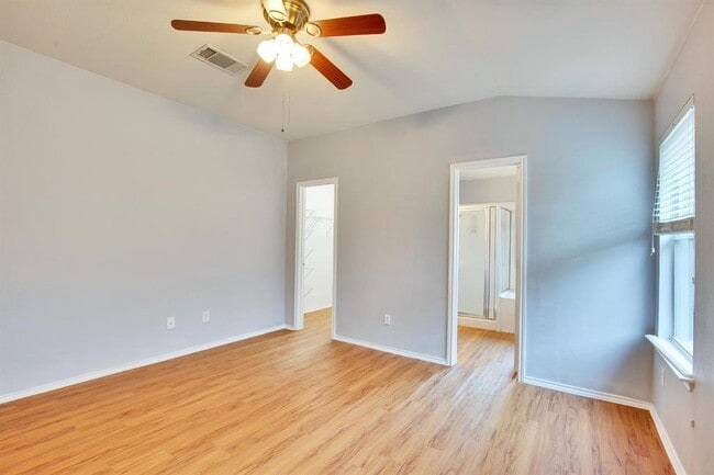 Building Photo - 1002 Remington Dr