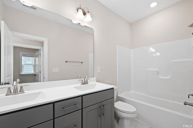 Building Photo - 2917 Early Planting Ave