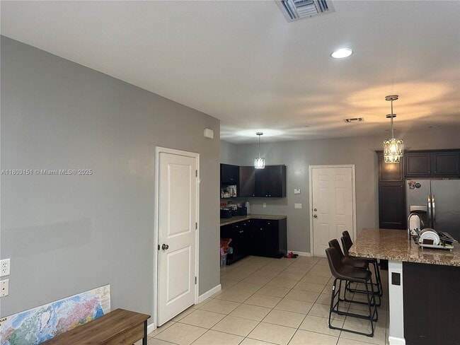 Building Photo - 2947 St Thomas Dr