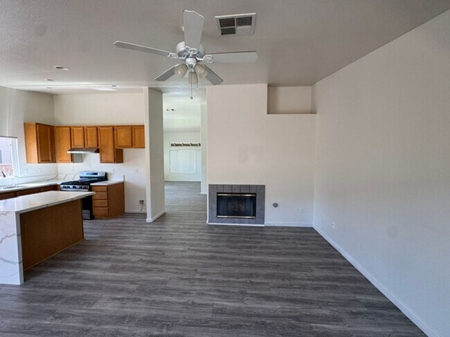 Building Photo - Beautiful home with option to expand