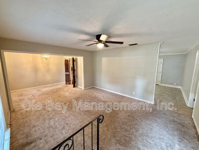 Building Photo - 2016 Cathedral Way