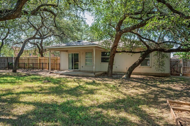 Building Photo - 2401 Haven Dr