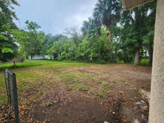 Building Photo - 4 Bedroom Single Family Home