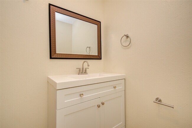 Building Photo - 804 Chickasaw Dr