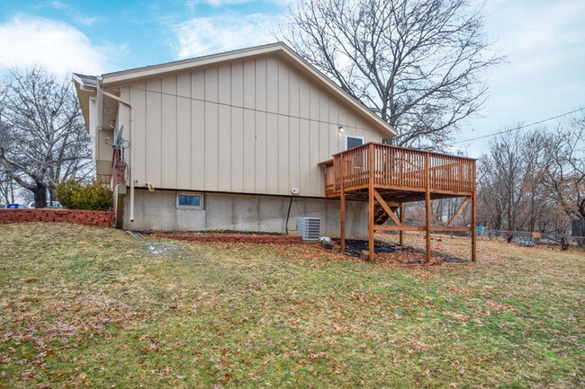 Building Photo - 618 E Johnston St