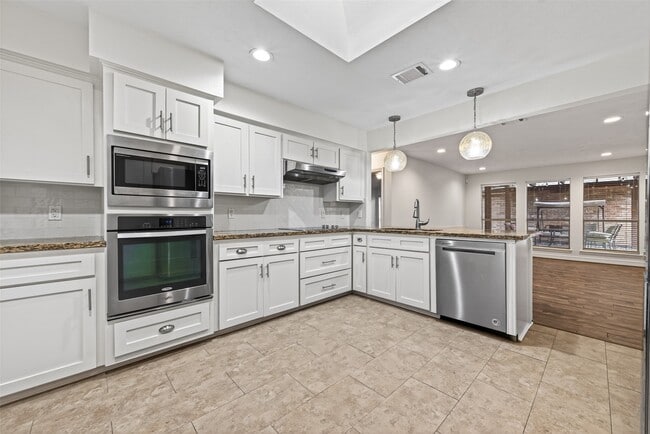 Building Photo - 14222 Stokesmount Dr