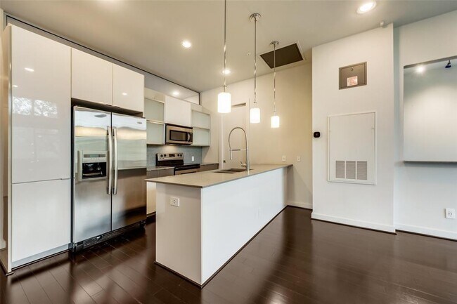 Building Photo - 207 Pierce St