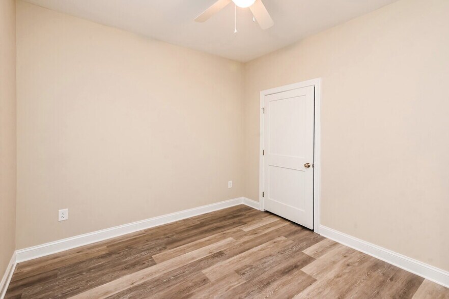 Building Photo - 2118 Ravendale St