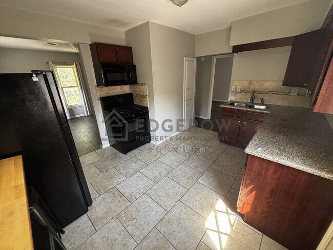 Building Photo - 354 Holmdene Blvd NE