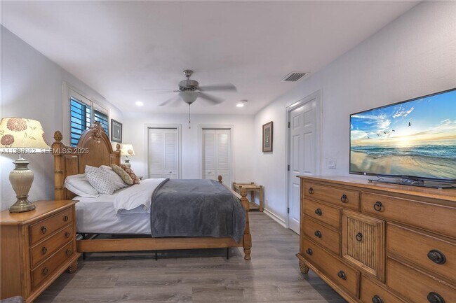 Building Photo - 1690 NE 25th Ave