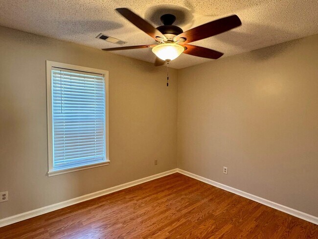 Building Photo - 812 Beaver Rd