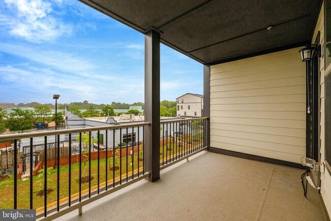 Building Photo - 20941 Bluebird Sq