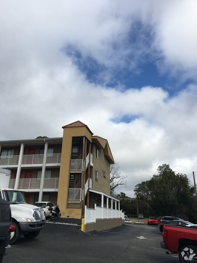 Building Photo - 1/1 Overlooking Doak Campbell Stadium @ Se...