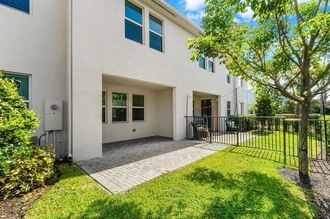 Building Photo - 16474 Helix Ct