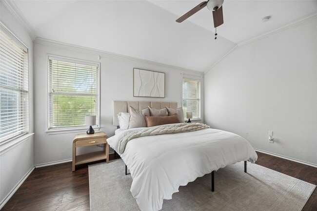 Building Photo - 320 S Mesa Verde Way
