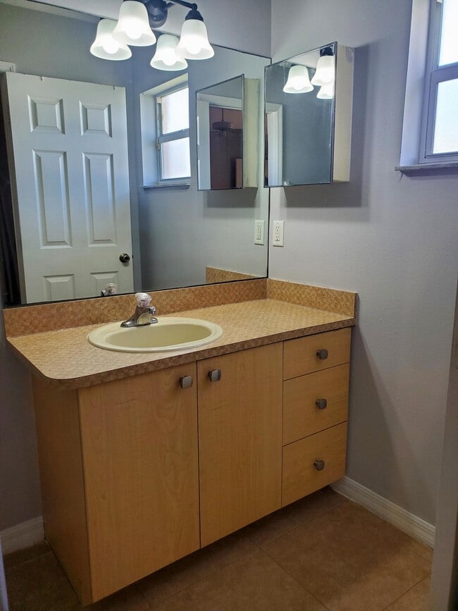 Building Photo - 3234 SW Fillmore St