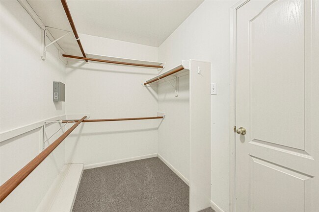 Building Photo - 23223 Diamond Knoll Ct