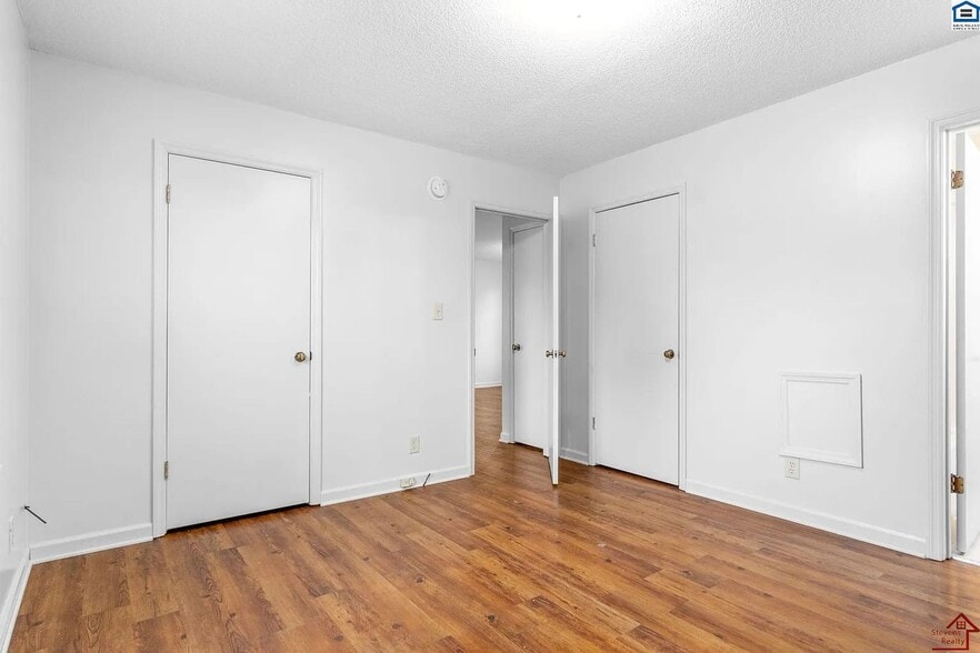 Building Photo - 1907 Roan Dr