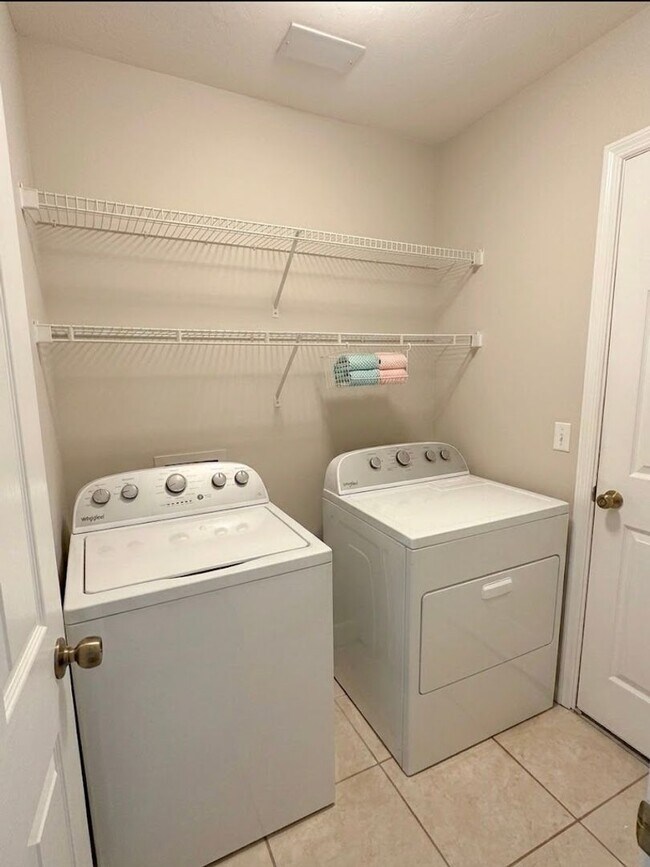 Building Photo - 4 Bed 2 Bath In Sable Chase