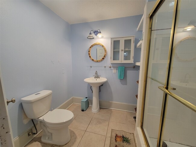 Building Photo - 717 Church St