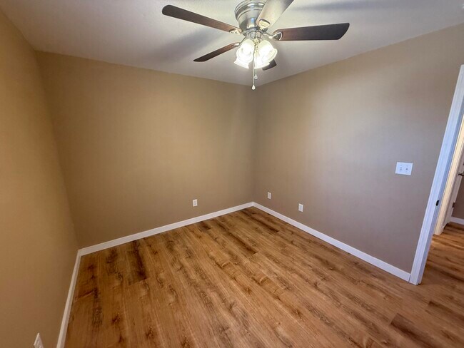 Building Photo - 1707 Hanover Blvd