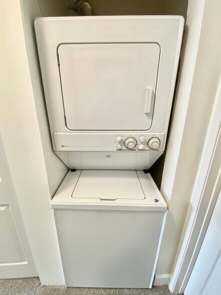 Building Photo - 7045 Woodley Ave